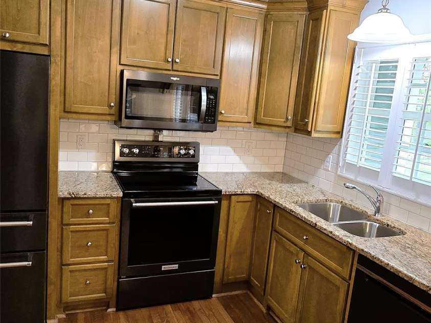 414 Fulton Drive, Kings Mountain, NC 28086.  MLS# CAR4254346, YatesRealty ID 21449. Granite countertops