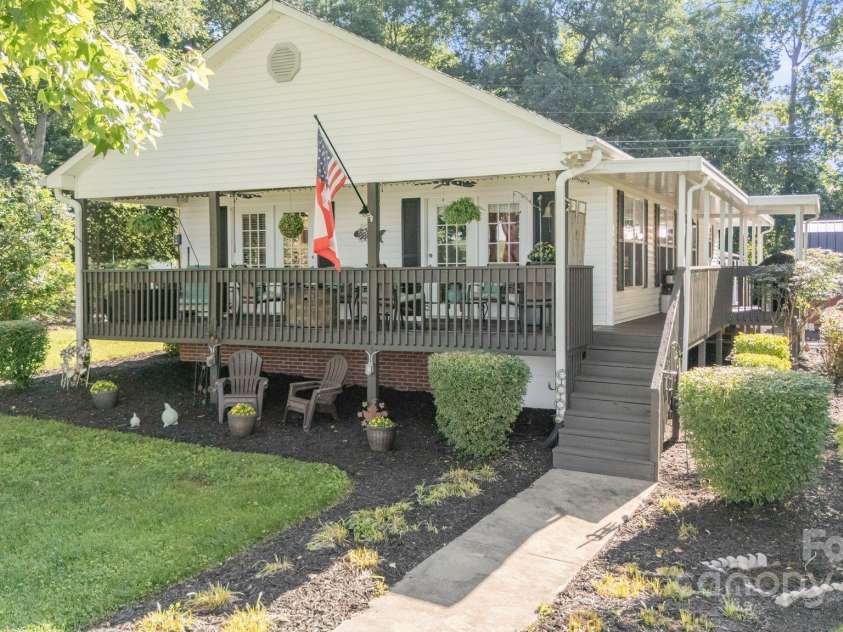 331 Waterway Drive, Lexington, NC 27292.  MLS# CAR4270024, YatesRealty ID 21451. 