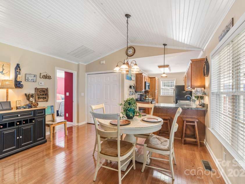 331 Waterway Drive, Lexington, NC 27292.  MLS# CAR4270024, YatesRealty ID 21451. 