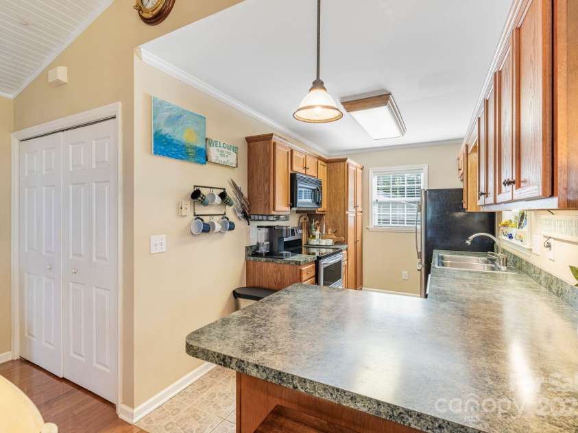 331 Waterway Drive, Lexington, NC 27292.  MLS# CAR4270024, YatesRealty ID 21451. 