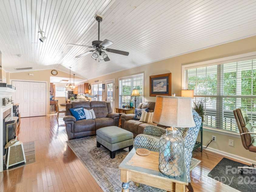331 Waterway Drive, Lexington, NC 27292.  MLS# CAR4270024, YatesRealty ID 21451. 