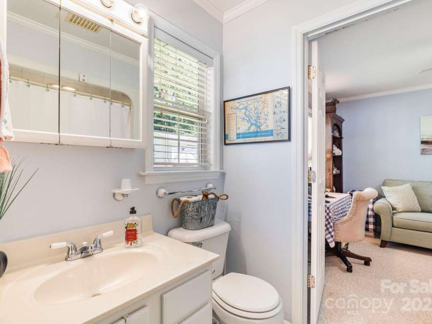 331 Waterway Drive, Lexington, NC 27292.  MLS# CAR4270024, YatesRealty ID 21451. 