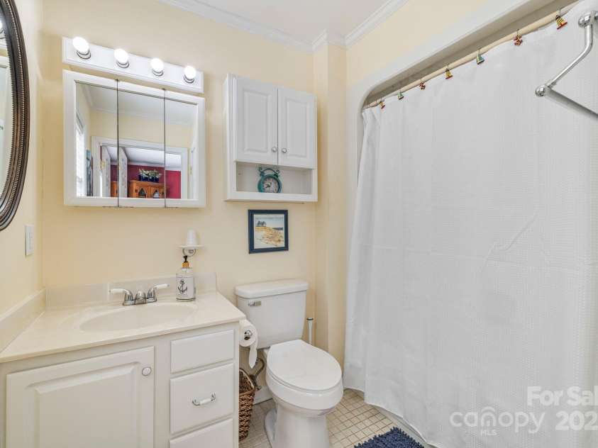 331 Waterway Drive, Lexington, NC 27292.  MLS# CAR4270024, YatesRealty ID 21451. 