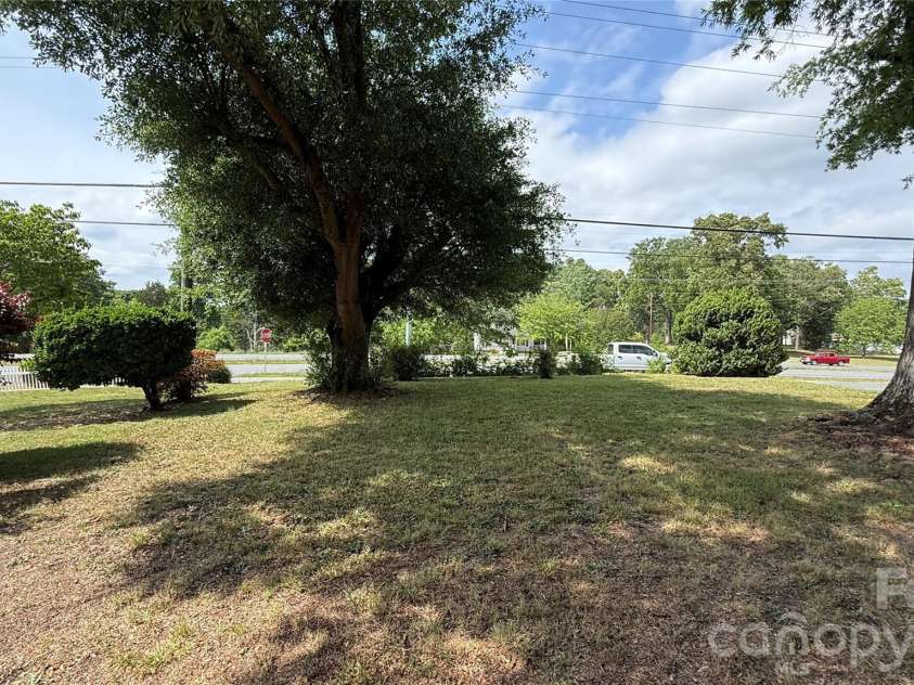 1717 Shelby Road, Kings Mountain, NC 28086.  MLS# CAR4380083, YatesRealty ID 21452. 