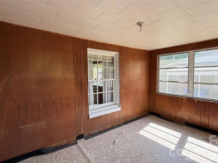 1717 Shelby Road, Kings Mountain, NC 28086.  MLS# CAR4380083, YatesRealty ID 21452. 