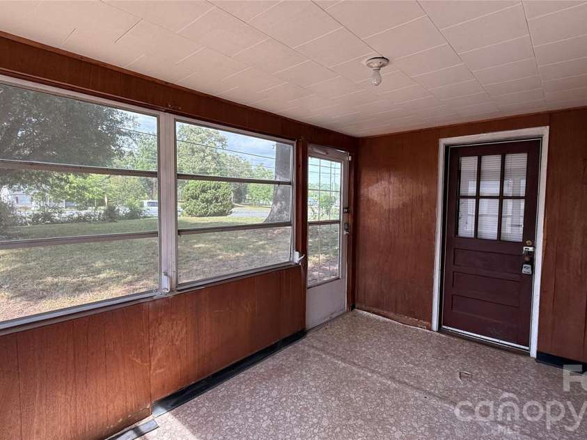 1717 Shelby Road, Kings Mountain, NC 28086.  MLS# CAR4380083, YatesRealty ID 21452. 