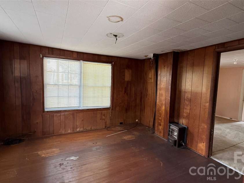 1717 Shelby Road, Kings Mountain, NC 28086.  MLS# CAR4380083, YatesRealty ID 21452. 
