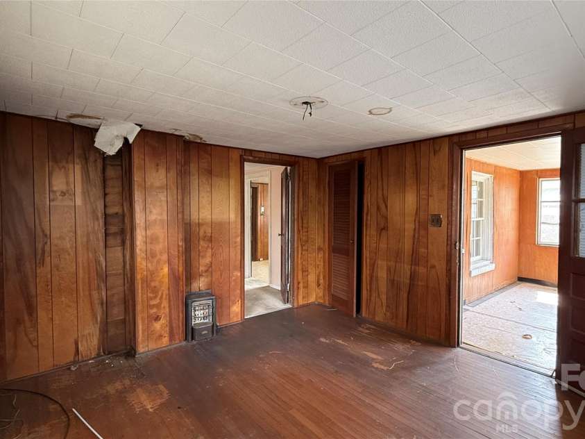 1717 Shelby Road, Kings Mountain, NC 28086.  MLS# CAR4380083, YatesRealty ID 21452. 