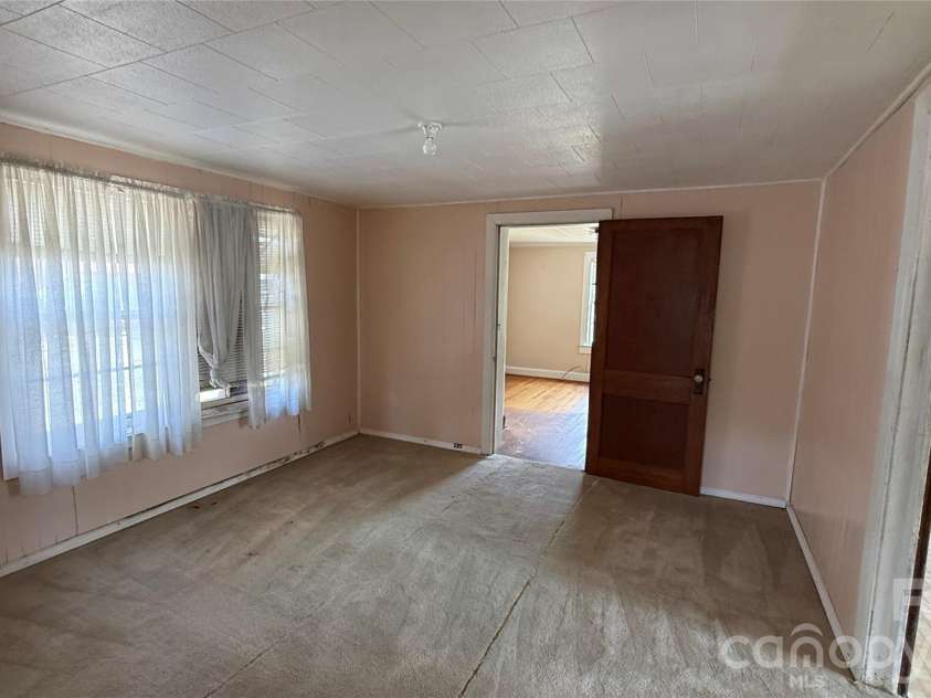 1717 Shelby Road, Kings Mountain, NC 28086.  MLS# CAR4380083, YatesRealty ID 21452. 