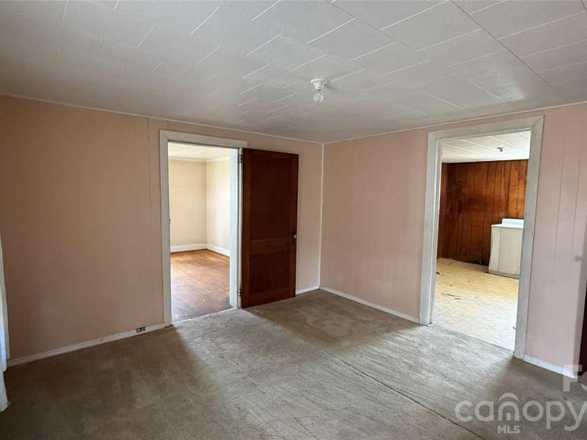 1717 Shelby Road, Kings Mountain, NC 28086.  MLS# CAR4380083, YatesRealty ID 21452. 