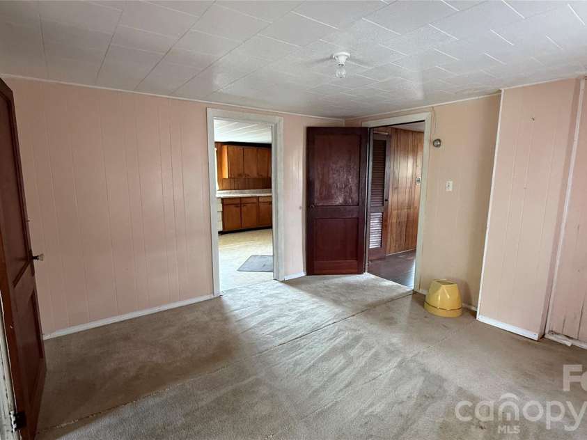 1717 Shelby Road, Kings Mountain, NC 28086.  MLS# CAR4380083, YatesRealty ID 21452. 