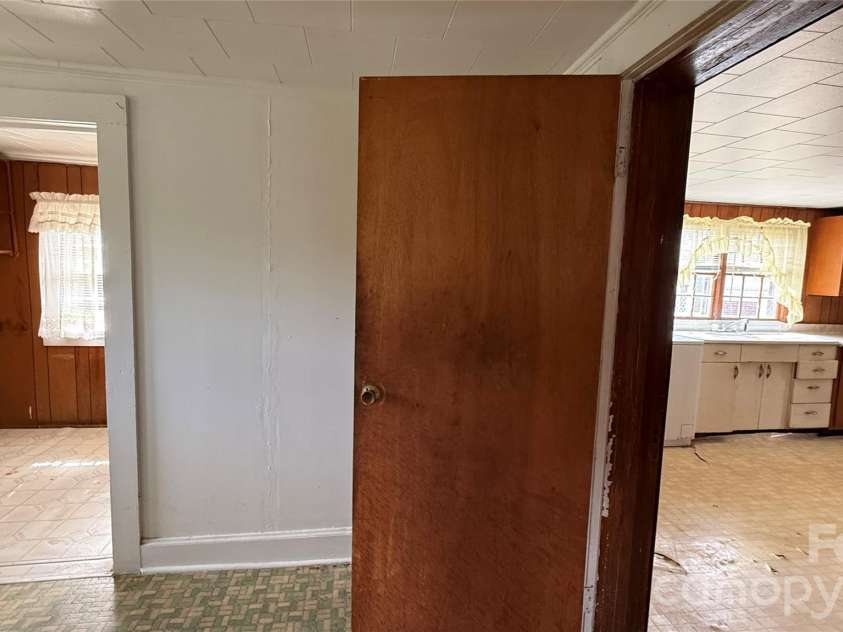 1717 Shelby Road, Kings Mountain, NC 28086.  MLS# CAR4380083, YatesRealty ID 21452. 
