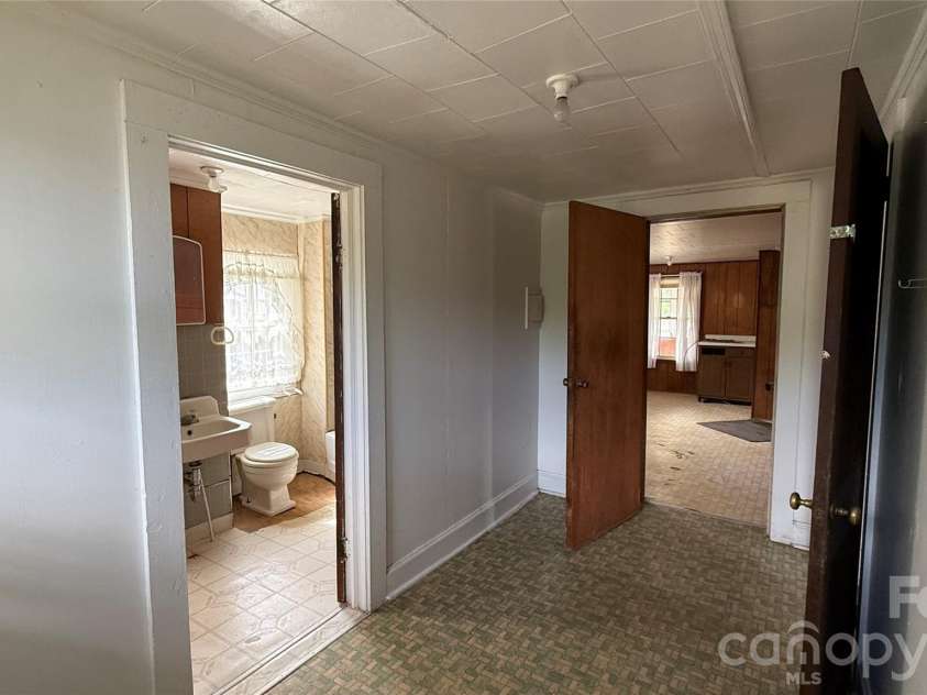 1717 Shelby Road, Kings Mountain, NC 28086.  MLS# CAR4380083, YatesRealty ID 21452. 