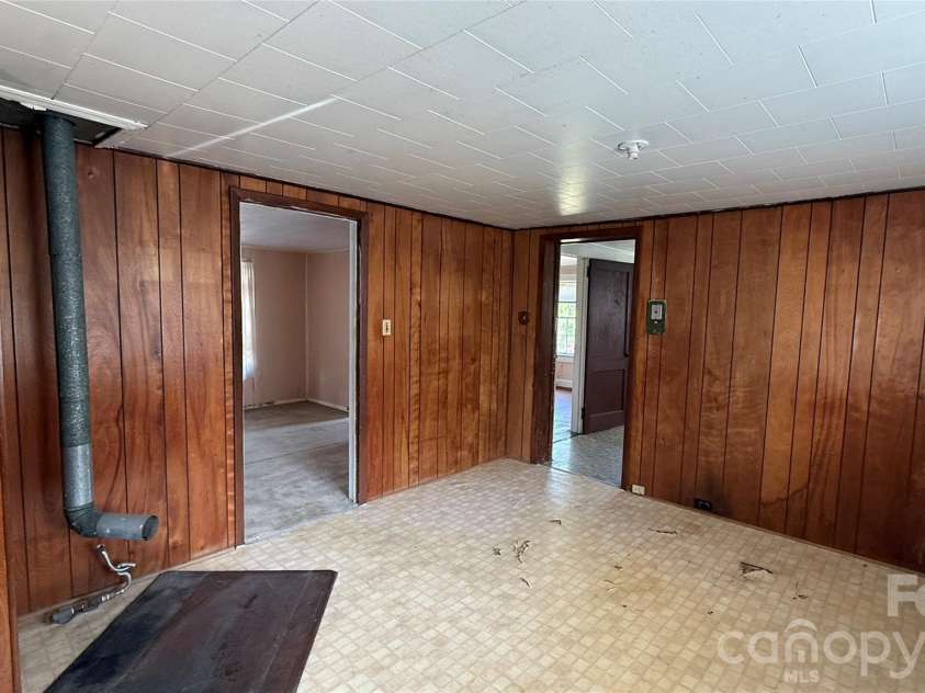 1717 Shelby Road, Kings Mountain, NC 28086.  MLS# CAR4380083, YatesRealty ID 21452. 