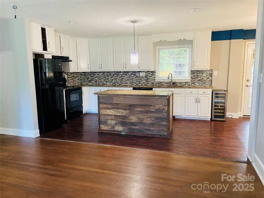 2823 Albany Lane, Charlotte, NC 28205.  MLS# CAR4255948, YatesRealty ID 21454. 