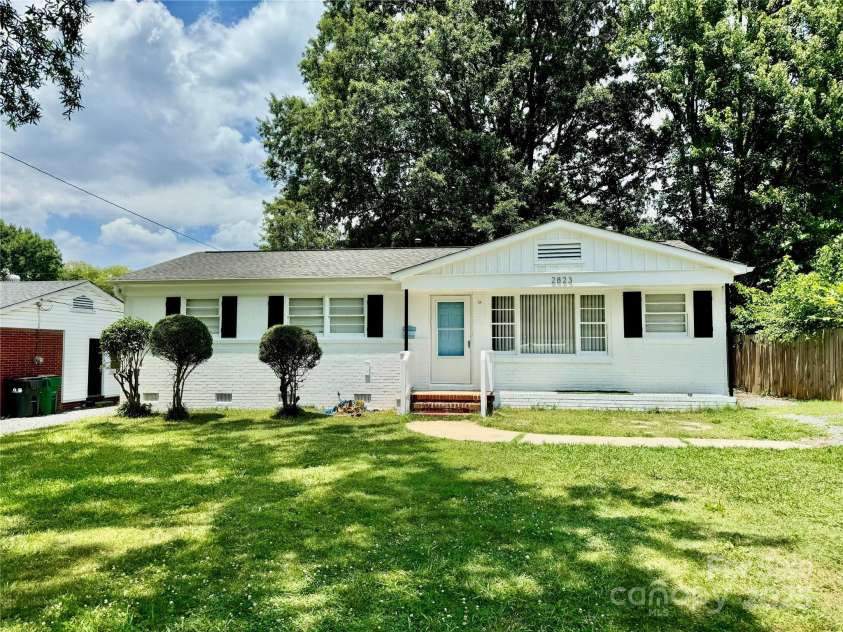 2823 Albany Lane, Charlotte, NC 28205.  MLS# CAR4255948, YatesRealty ID 21454. 