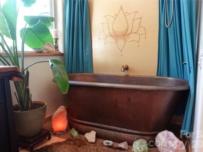 3 Taproot Trail, Barnardsville, NC 28709.  MLS# CAR4361662, YatesRealty ID 21454. Copper bath tub in studio