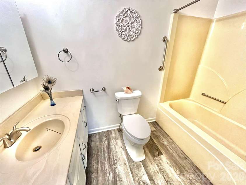 3 Taproot Trail, Barnardsville, NC 28709.  MLS# CAR4361662, YatesRealty ID 21454. Primary private bathroom