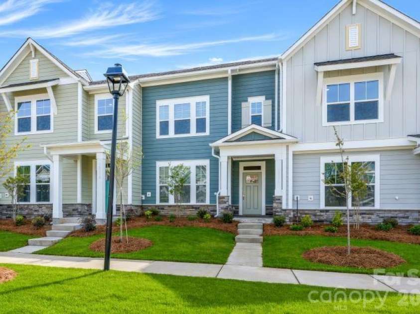 10114 Mamillion Drive, Huntersville, NC 28078.  MLS# CAR4329191, YatesRealty ID 21457. 