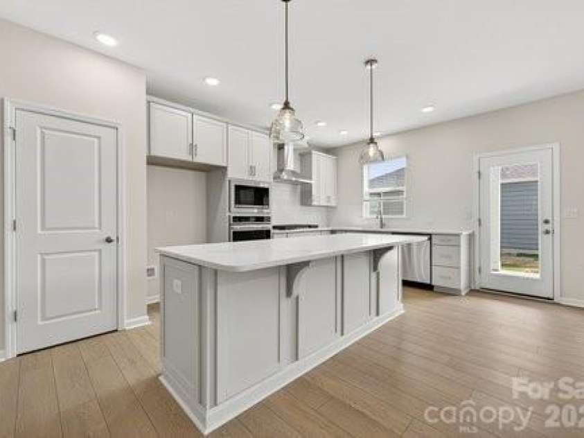 10114 Mamillion Drive, Huntersville, NC 28078.  MLS# CAR4329191, YatesRealty ID 21457. 