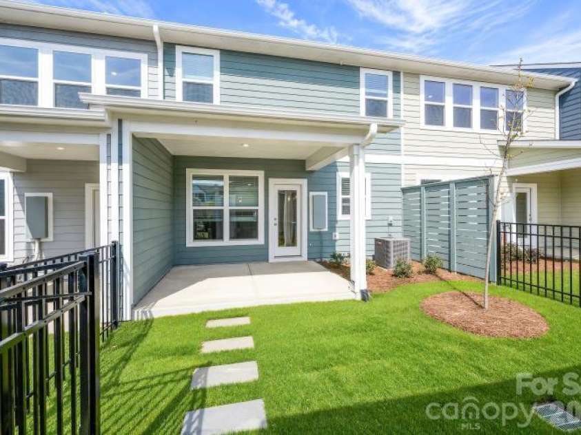 10114 Mamillion Drive, Huntersville, NC 28078.  MLS# CAR4329191, YatesRealty ID 21457. 