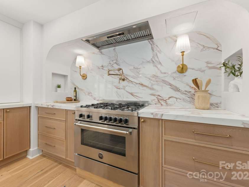 2411 Ainsdale Road, Charlotte, NC 28226.  MLS# CAR4248534, YatesRealty ID 21458. 