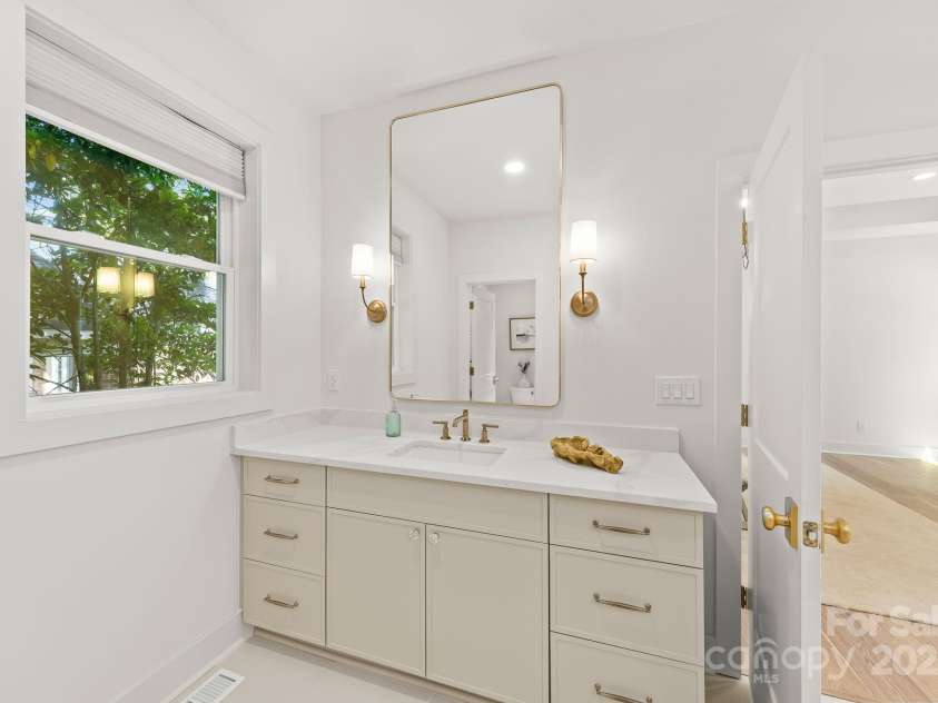 2411 Ainsdale Road, Charlotte, NC 28226.  MLS# CAR4248534, YatesRealty ID 21458. 