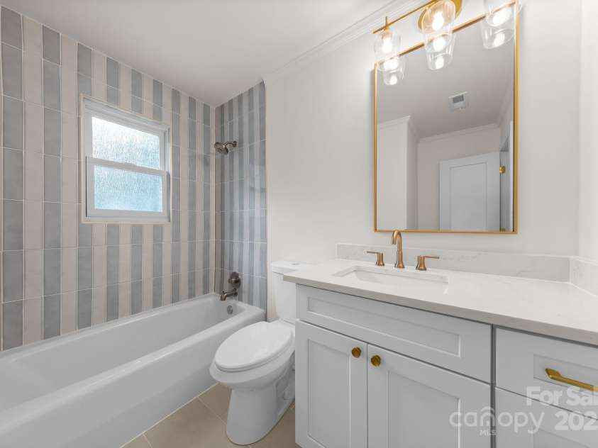 2411 Ainsdale Road, Charlotte, NC 28226.  MLS# CAR4248534, YatesRealty ID 21458. 