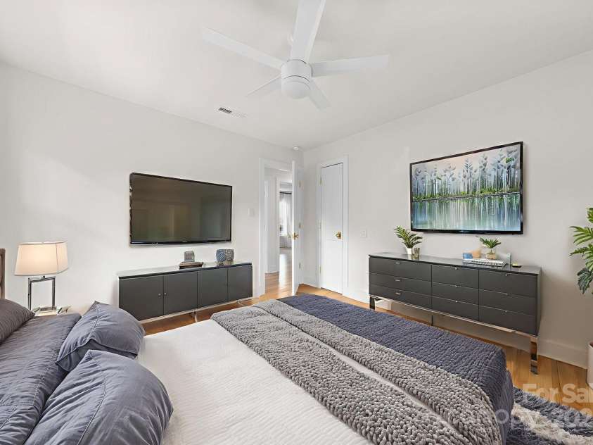 2411 Ainsdale Road, Charlotte, NC 28226.  MLS# CAR4248534, YatesRealty ID 21458. 