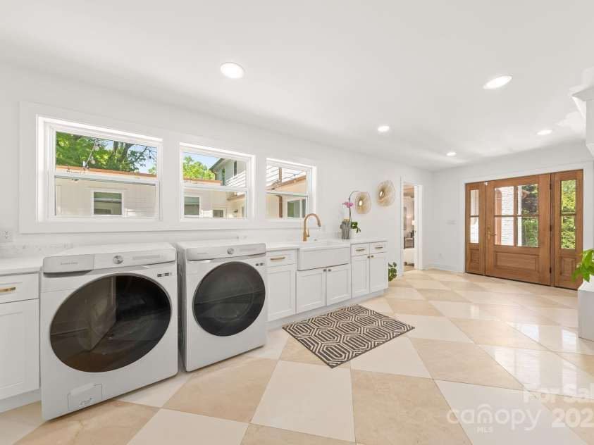2411 Ainsdale Road, Charlotte, NC 28226.  MLS# CAR4248534, YatesRealty ID 21458. Laundry