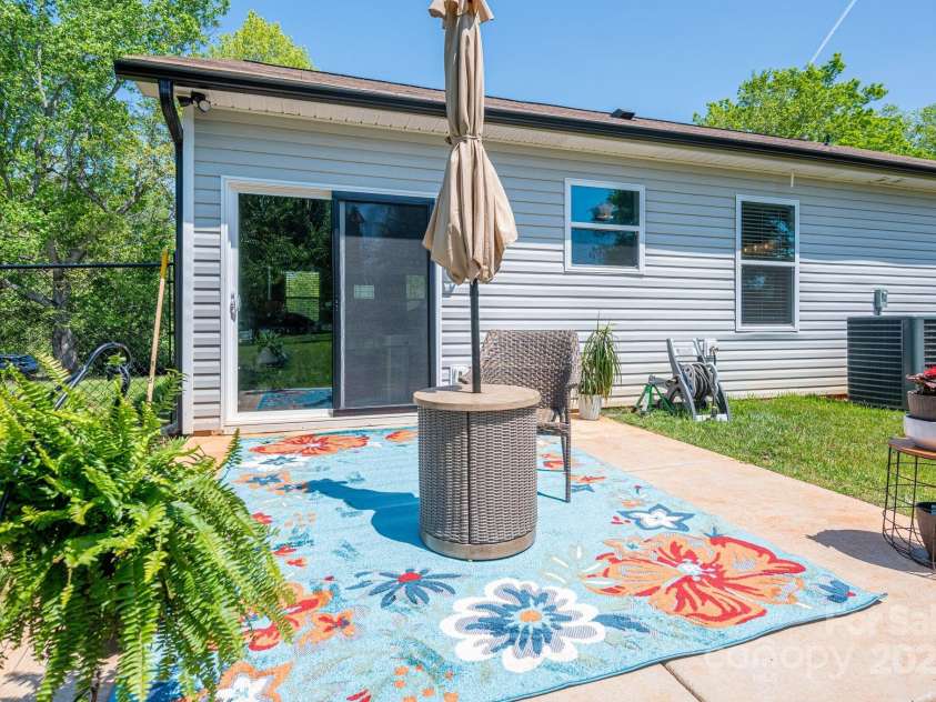 3121 Suffolk Drive, Shelby, NC 28152.  MLS# CAR4248297, YatesRealty ID 21459. 