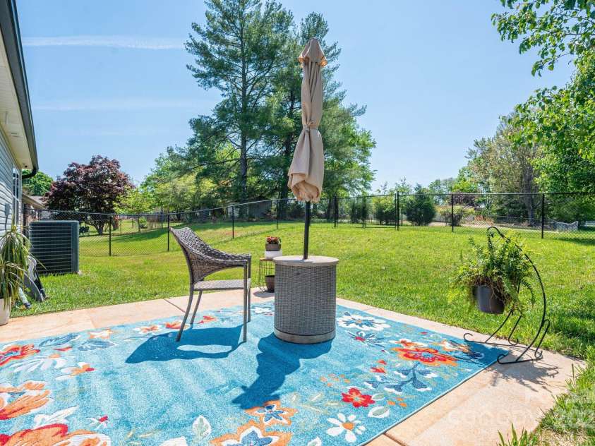 3121 Suffolk Drive, Shelby, NC 28152.  MLS# CAR4248297, YatesRealty ID 21459. 