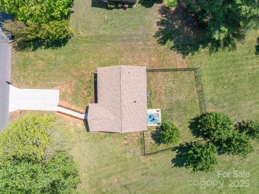 3121 Suffolk Drive, Shelby, NC 28152.  MLS# CAR4248297, YatesRealty ID 21459. 