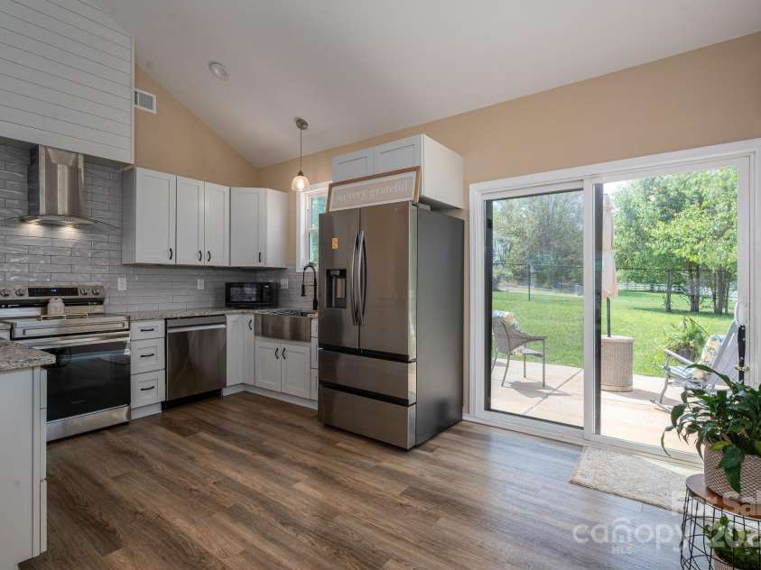 3121 Suffolk Drive, Shelby, NC 28152.  MLS# CAR4248297, YatesRealty ID 21459. 