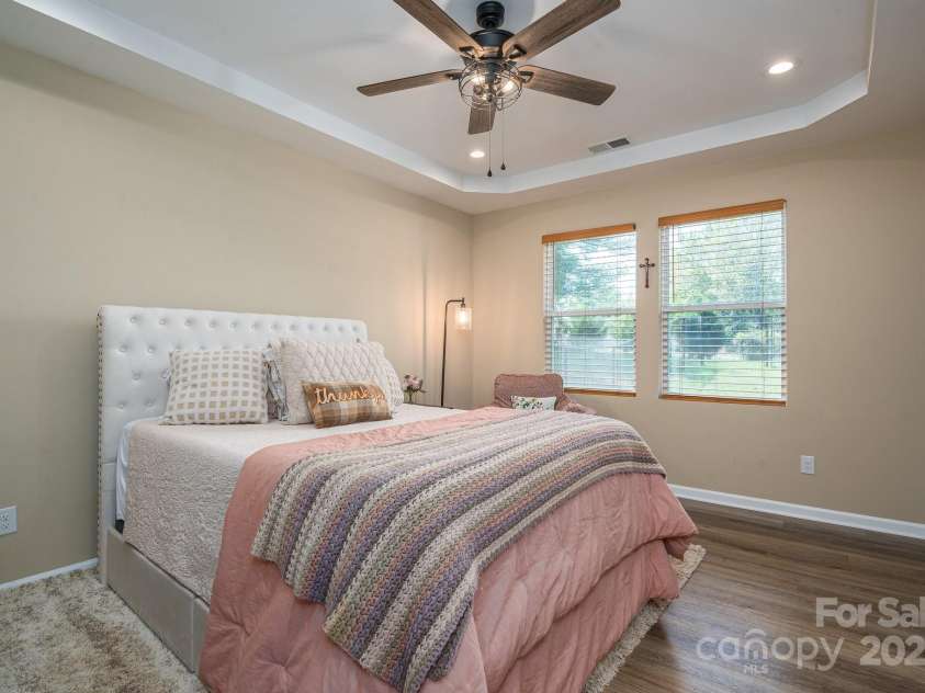 3121 Suffolk Drive, Shelby, NC 28152.  MLS# CAR4248297, YatesRealty ID 21459. 