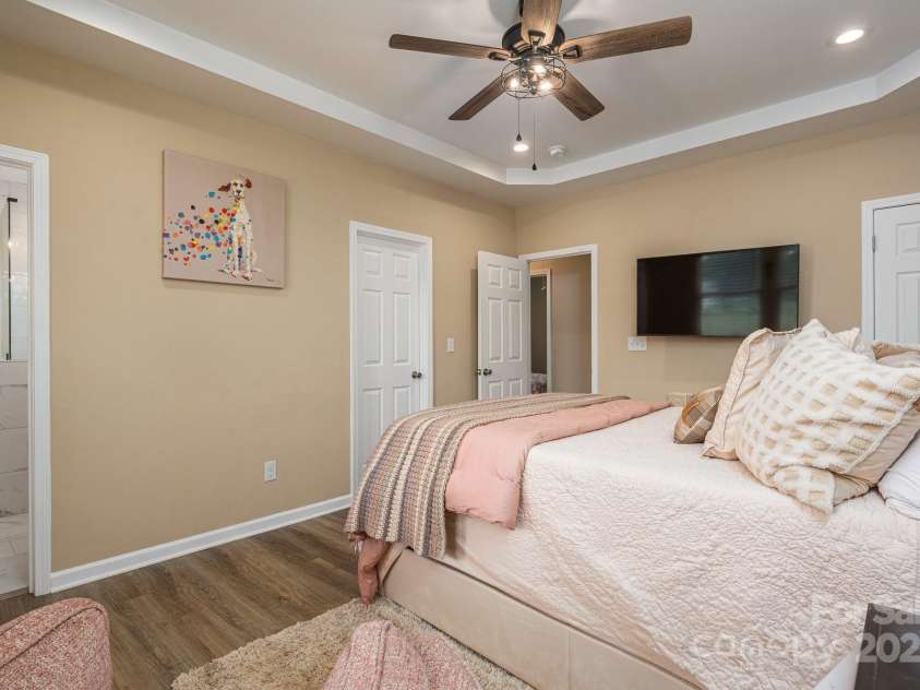 3121 Suffolk Drive, Shelby, NC 28152.  MLS# CAR4248297, YatesRealty ID 21459. 