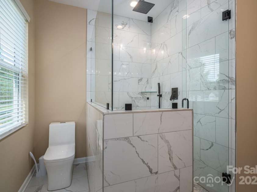 3121 Suffolk Drive, Shelby, NC 28152.  MLS# CAR4248297, YatesRealty ID 21459. 