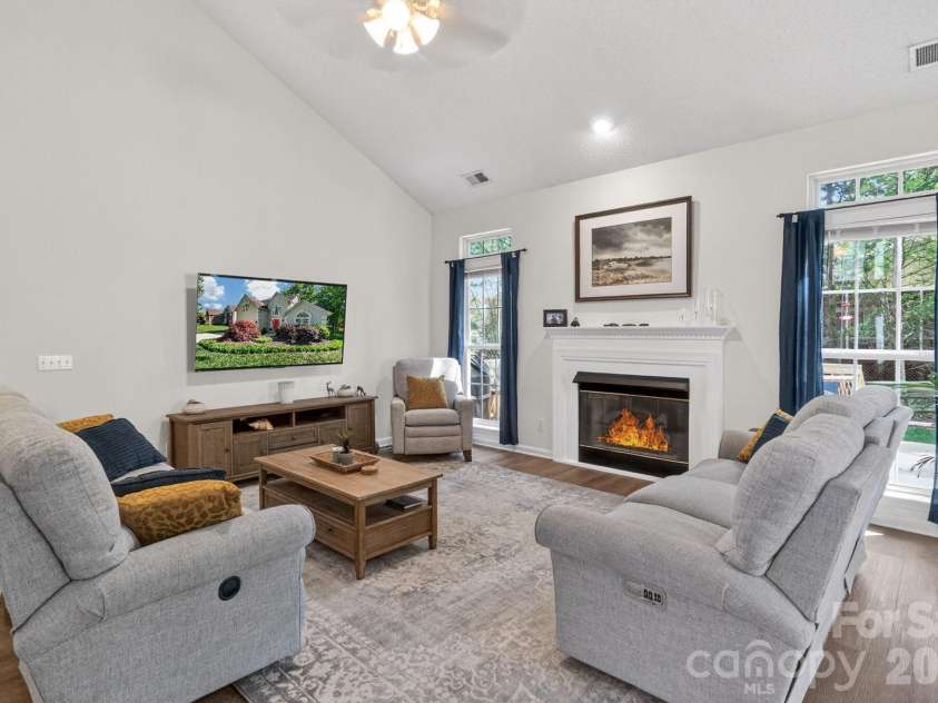 8926 Scottsboro Drive, Huntersville, NC 28078.  MLS# CAR4369784, YatesRealty ID 21459. 