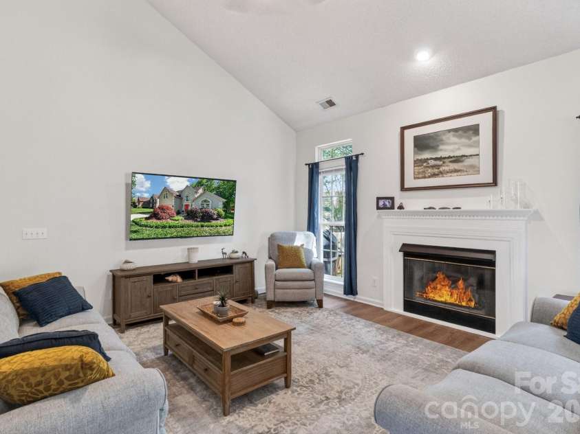 8926 Scottsboro Drive, Huntersville, NC 28078.  MLS# CAR4369784, YatesRealty ID 21459. 