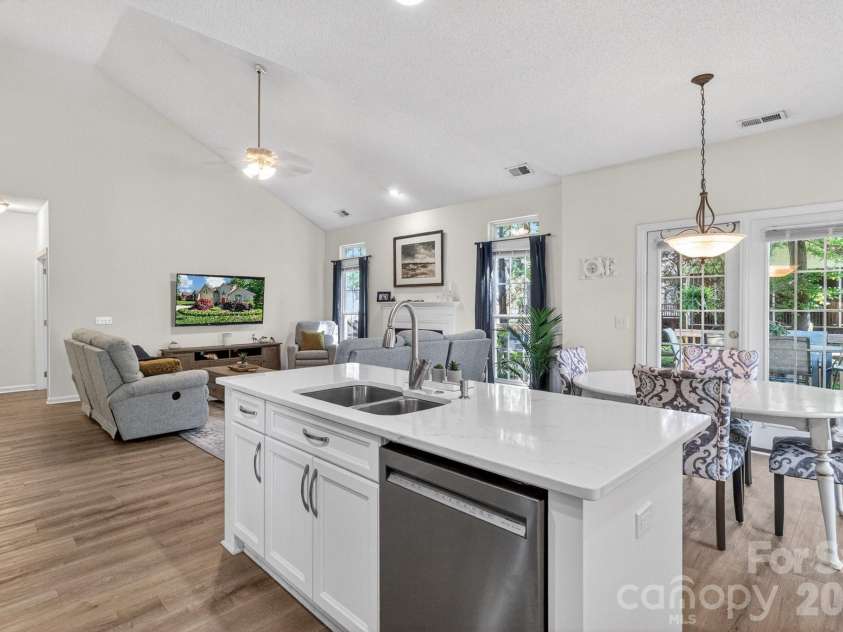 8926 Scottsboro Drive, Huntersville, NC 28078.  MLS# CAR4369784, YatesRealty ID 21459. 