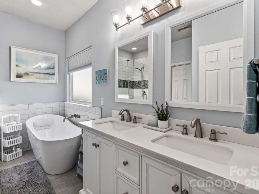 8926 Scottsboro Drive, Huntersville, NC 28078.  MLS# CAR4369784, YatesRealty ID 21459. 