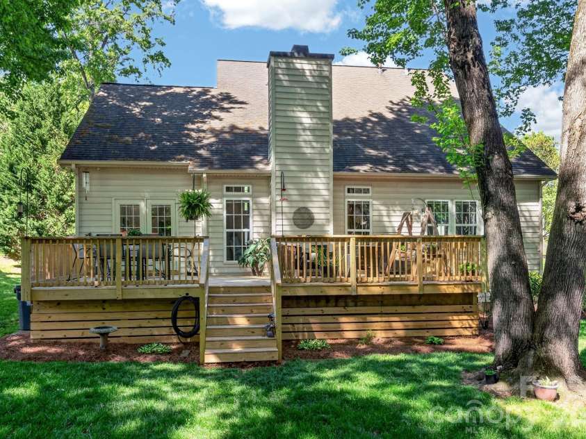 8926 Scottsboro Drive, Huntersville, NC 28078.  MLS# CAR4369784, YatesRealty ID 21459. 