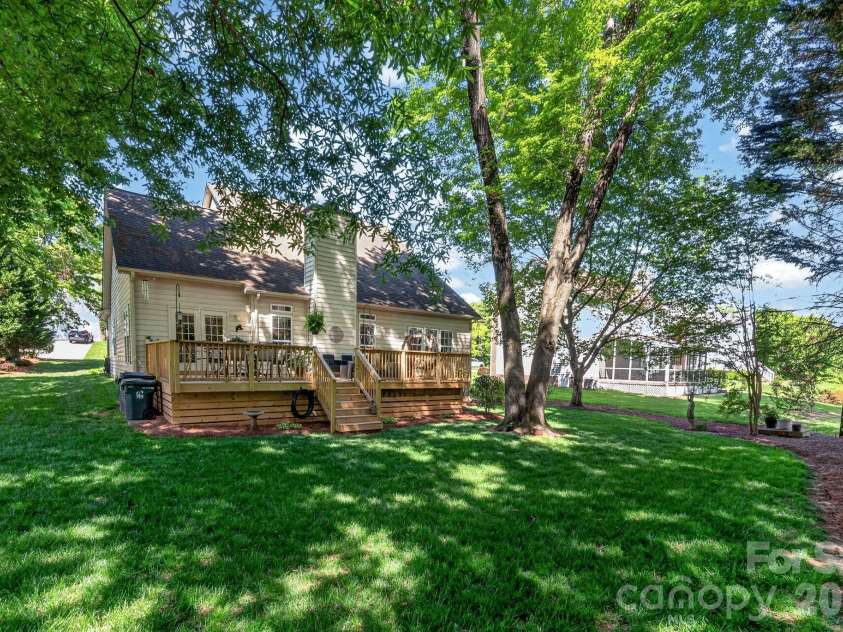 8926 Scottsboro Drive, Huntersville, NC 28078.  MLS# CAR4369784, YatesRealty ID 21459. 