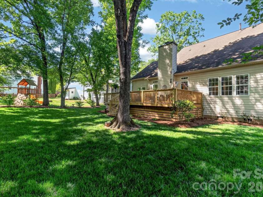 8926 Scottsboro Drive, Huntersville, NC 28078.  MLS# CAR4369784, YatesRealty ID 21459. 