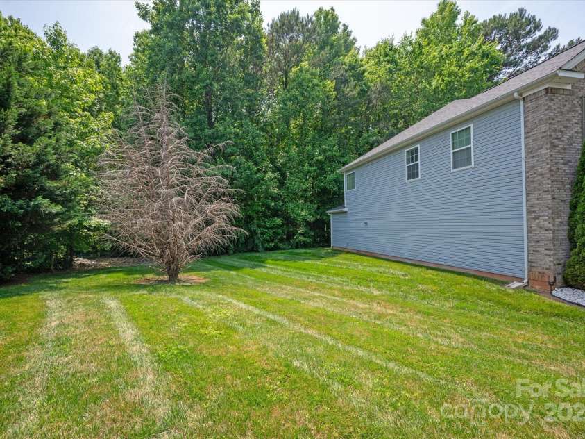10044 Markus Drive, Mint Hill, NC 28227.  MLS# CAR4261403, YatesRealty ID 21462. 