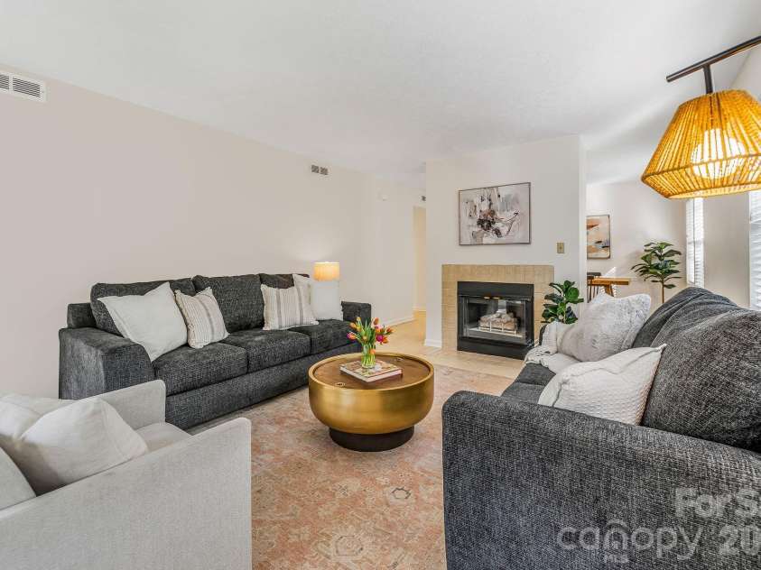 1801 Abbey Circle, Asheville, NC 28805.  MLS# CAR4347579, YatesRealty ID 21462. 