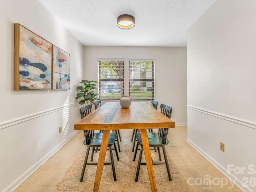 1801 Abbey Circle, Asheville, NC 28805.  MLS# CAR4347579, YatesRealty ID 21462. 