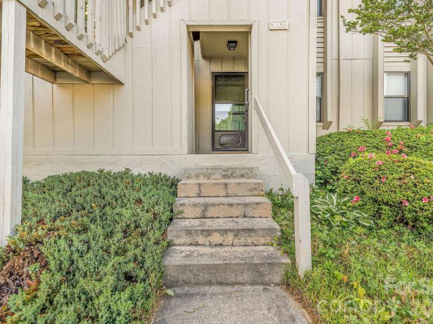 1801 Abbey Circle, Asheville, NC 28805.  MLS# CAR4347579, YatesRealty ID 21462. Entry ( if you need zero step entry a ramp can be built on left side. 