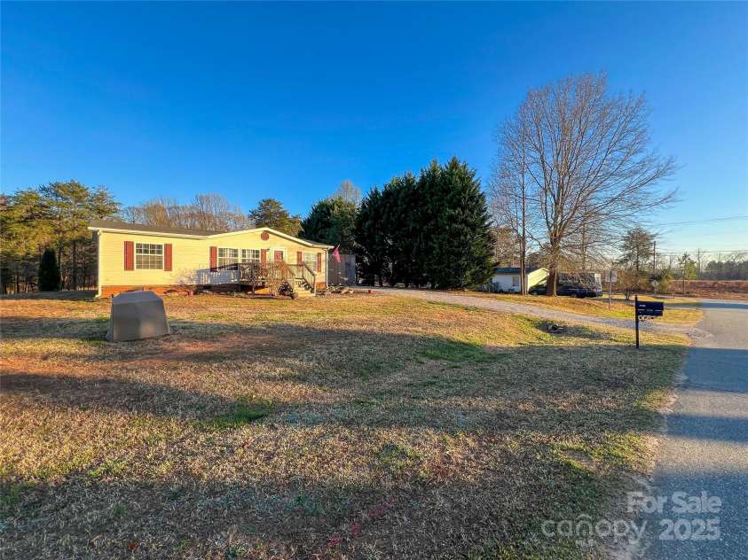 110 Dorothy Lane, Mooresville, NC 28117.  MLS# CAR4267061, YatesRealty ID 21463. 
