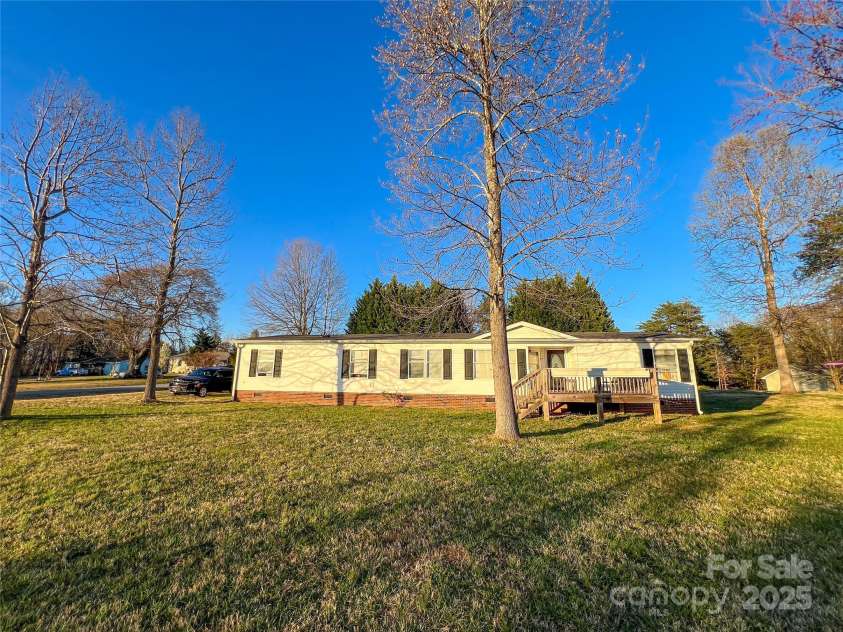 456 Cornelius Road, Mooresville, NC 28117.  MLS# CAR4267221, YatesRealty ID 21464. 